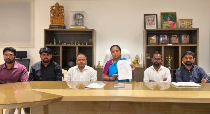Reducing the salaries of NHM employees is unfair.
