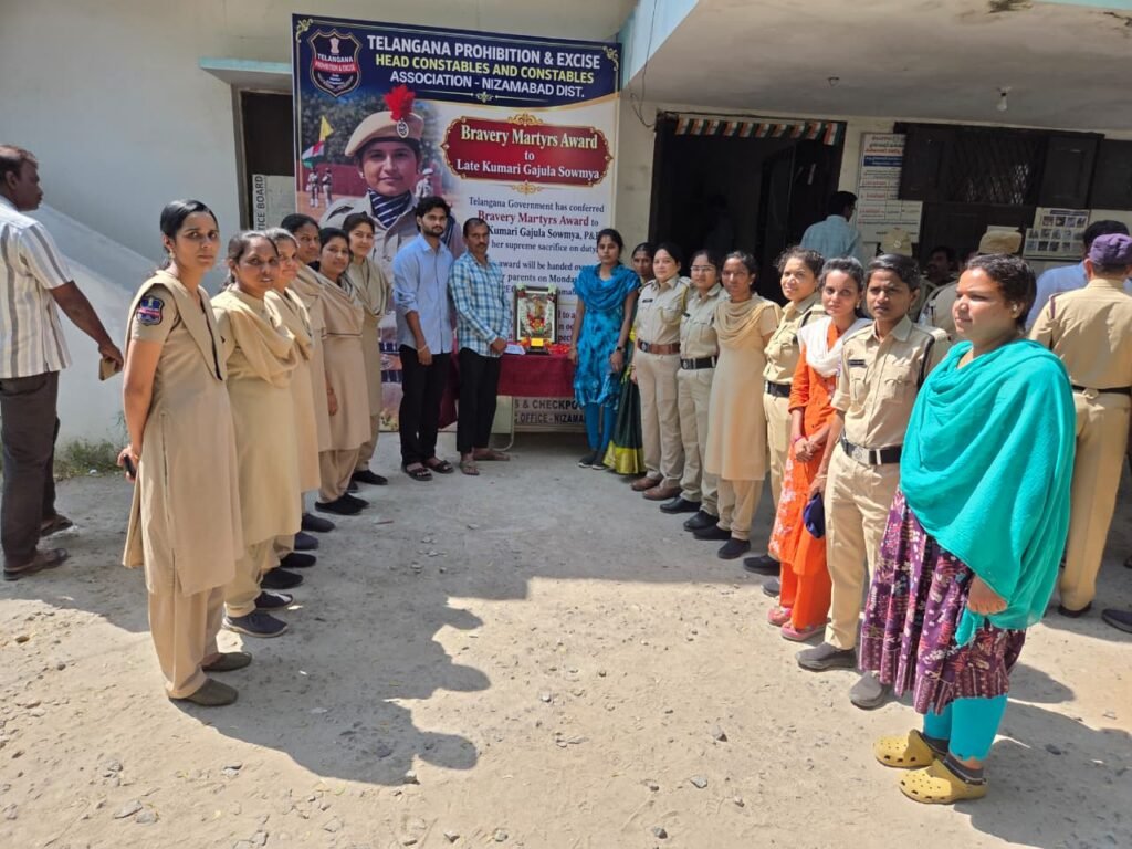కానిస్టేబుల్ గాజుల సౌమ్యకు ఘన నివాళి