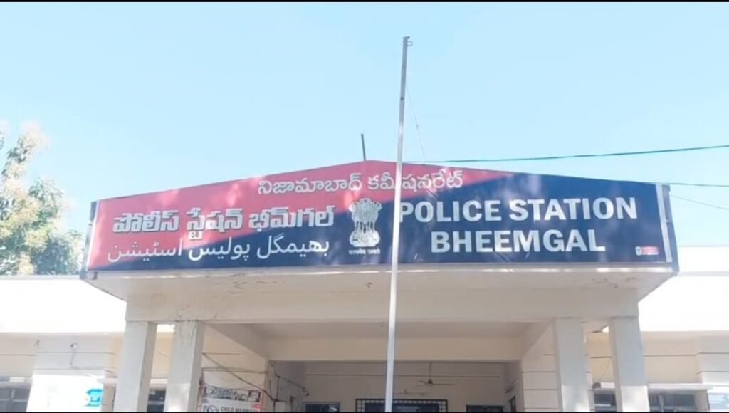 Hotel manager attempts suicide at police station