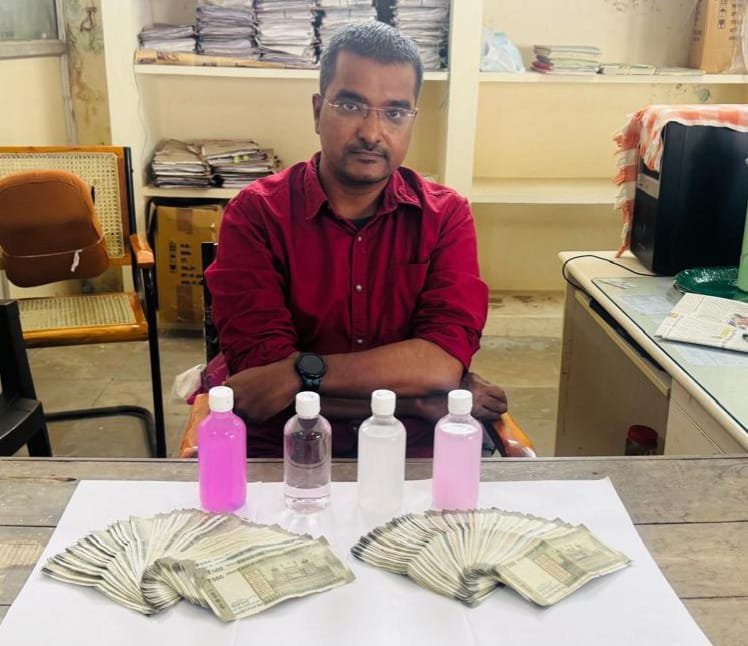 Electricity Department AE caught by ACB while taking bribe