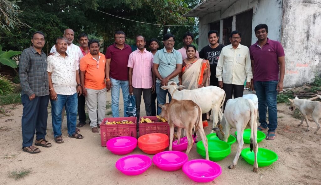 శ్రీకృష్ణ ఫౌండేషన్ ఆధ్వర్యంలో గోశాలకు పండ్లు  దాణా అందజేత
