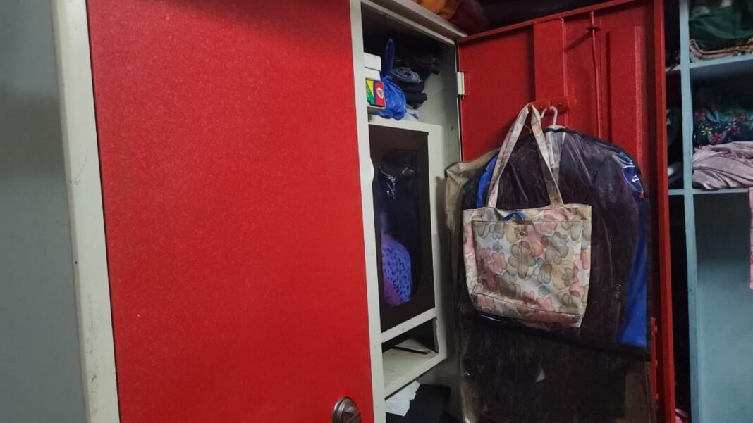 Daylight theft in Tarakaramnagar