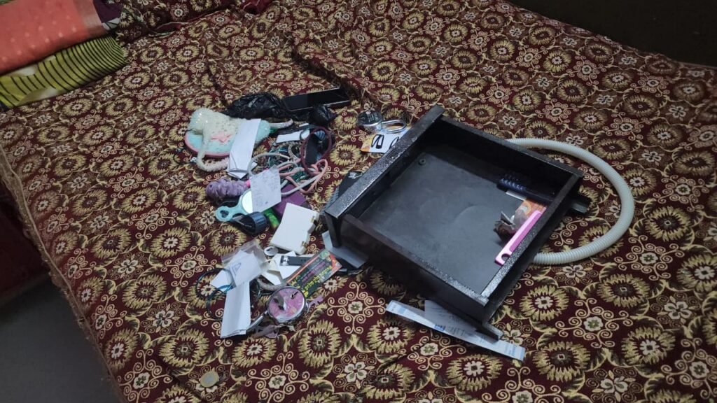 Daylight theft in Tarakaramnagar