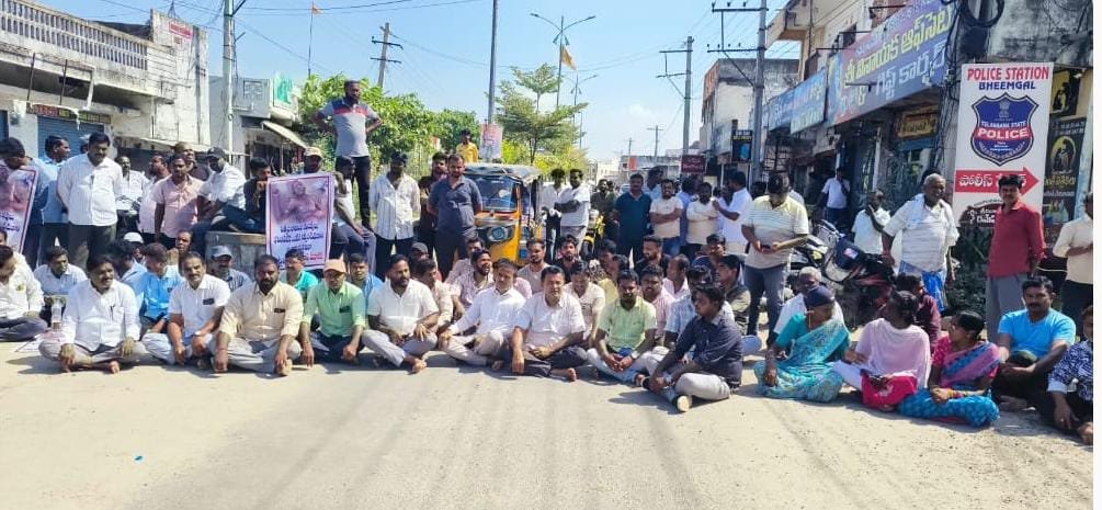 Hotel operator attempts suicide on police station premises