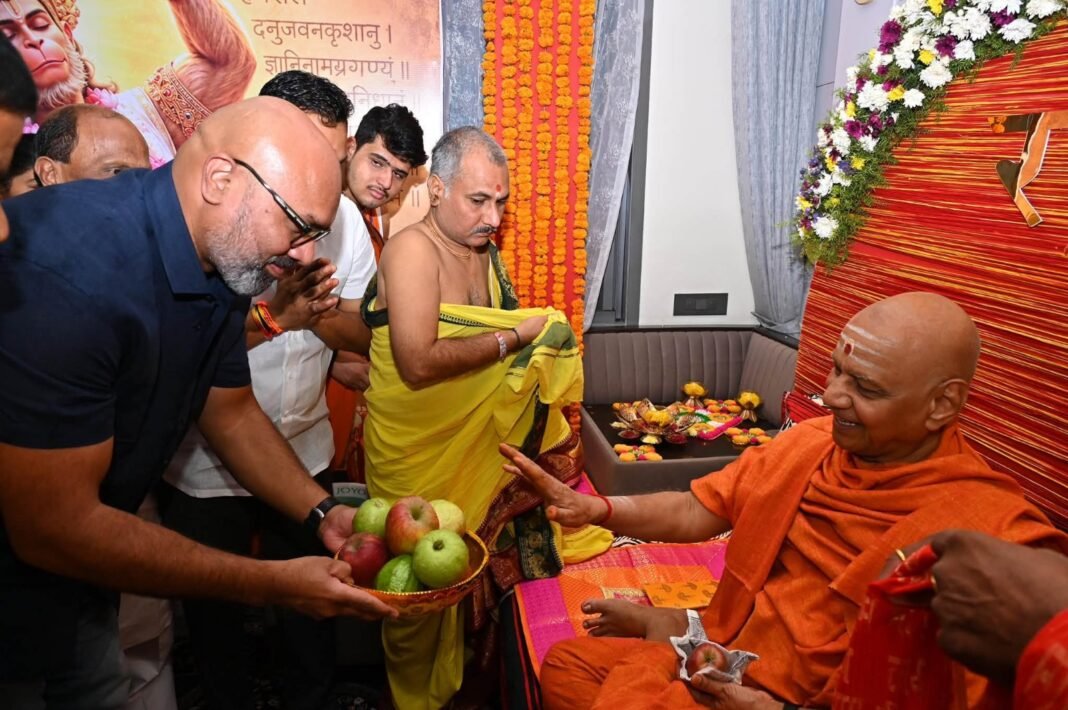 MP Arvind seeks blessings from Swami Govind Dev Giriji