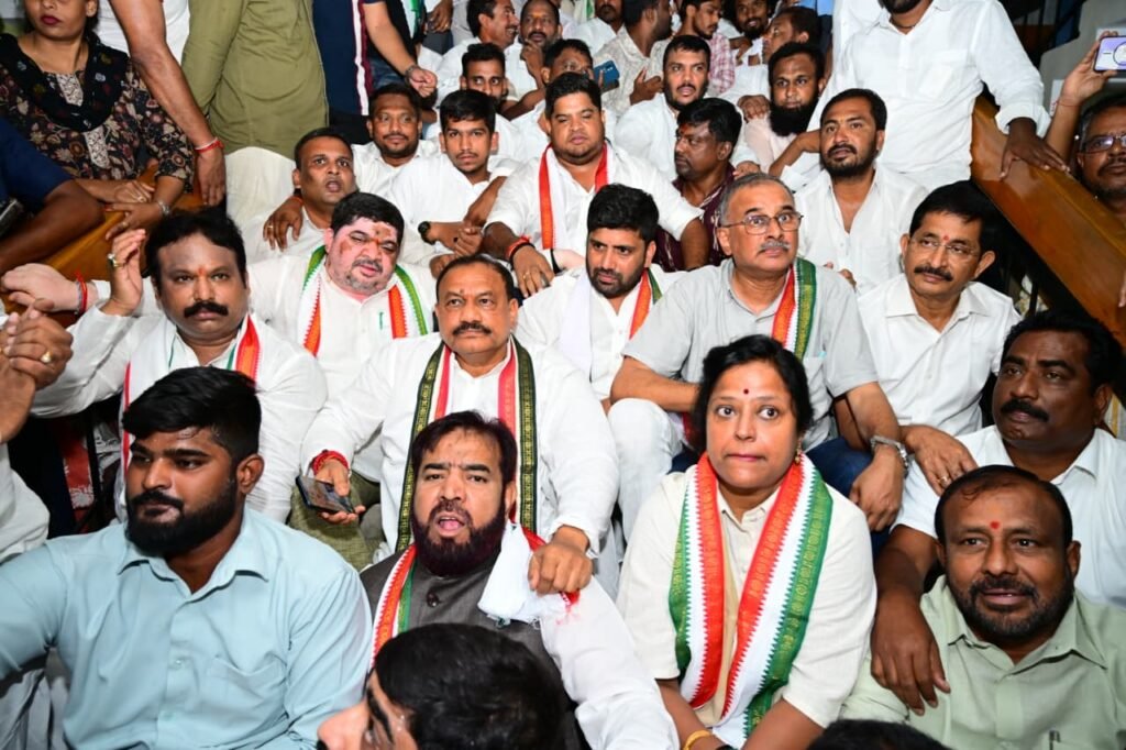 Congress stages a flash protest in front of the Railway GM's office