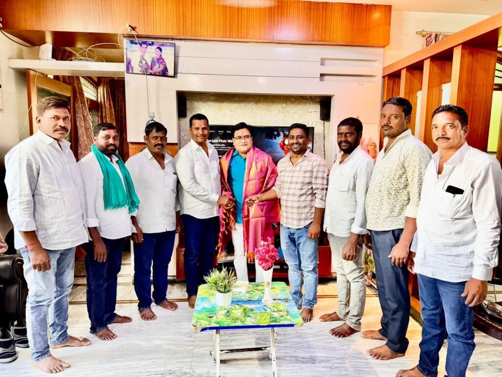 నరాల సుధాకర్ ను సన్మానించిన నాళేళ్వర్ ఉప సర్పంచ్