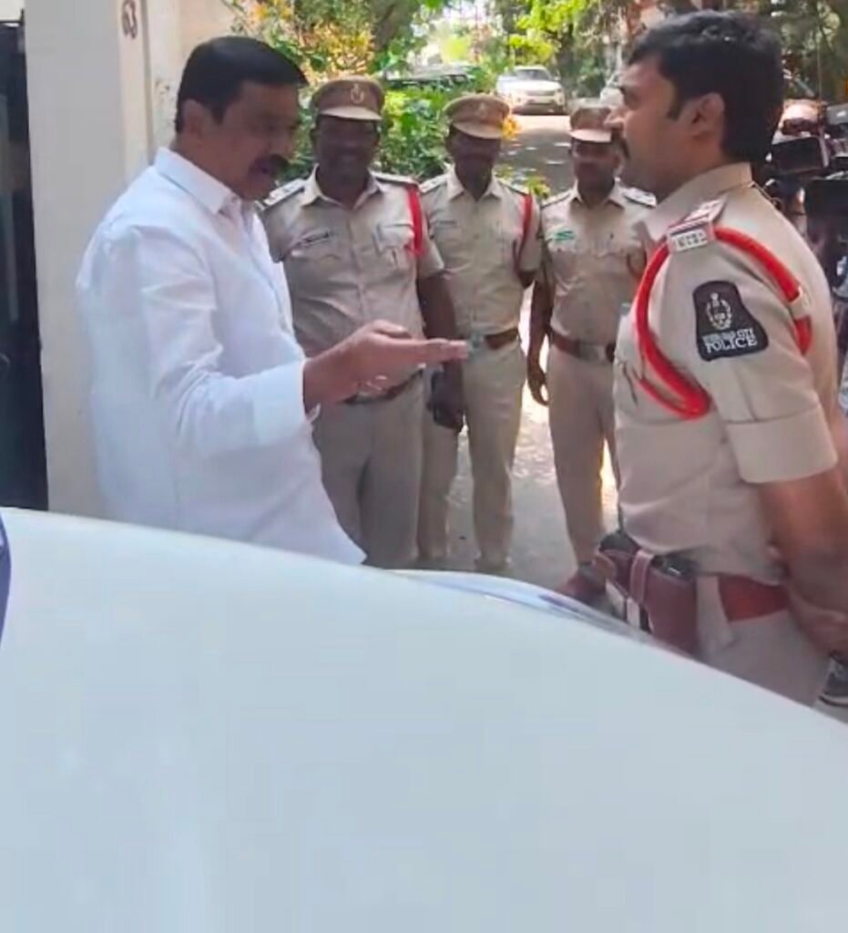 మృతుడి కడసారి చూపైన చూడనివ్వరా