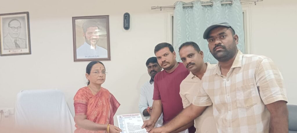 నిరవధిక సమ్మెకు మున్సిపల్ ఔట్ సోర్సింగ్ ఉద్యోగులు