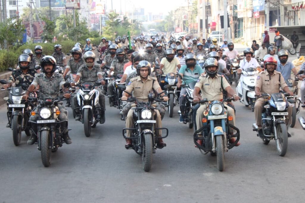 పోలీస్ శాఖ ఆధ్యర్యంలో సైకిల్  బైక్ ర్యాలీ