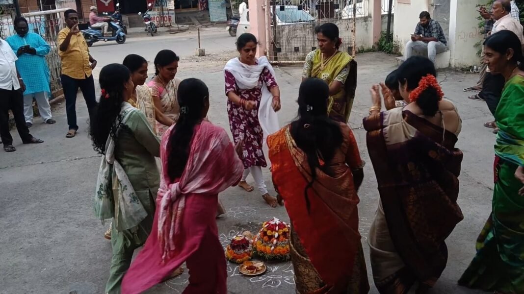 Bathukamma festival celebrated grandly at the LIC office