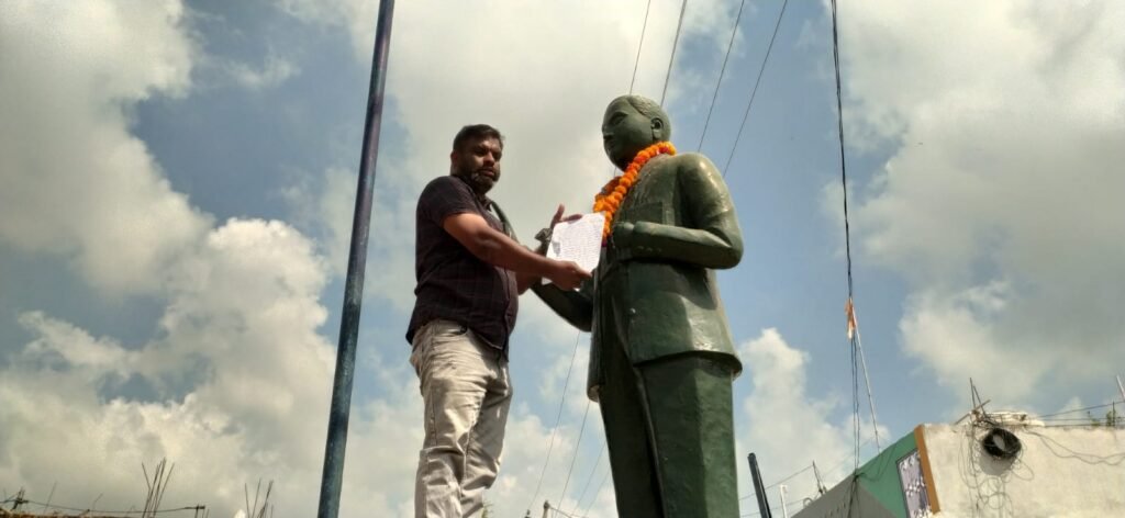Indefinite hunger strike demanding payment of chit fund money