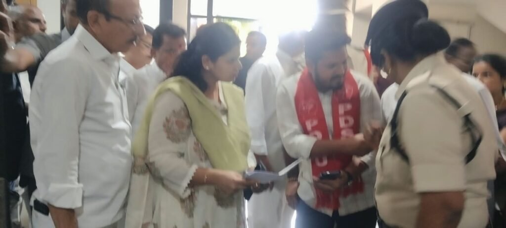విద్యార్థి పై దాడి చేసిన ప్రిన్సిపాల్ ను సస్పెండ్ చేయాలి
