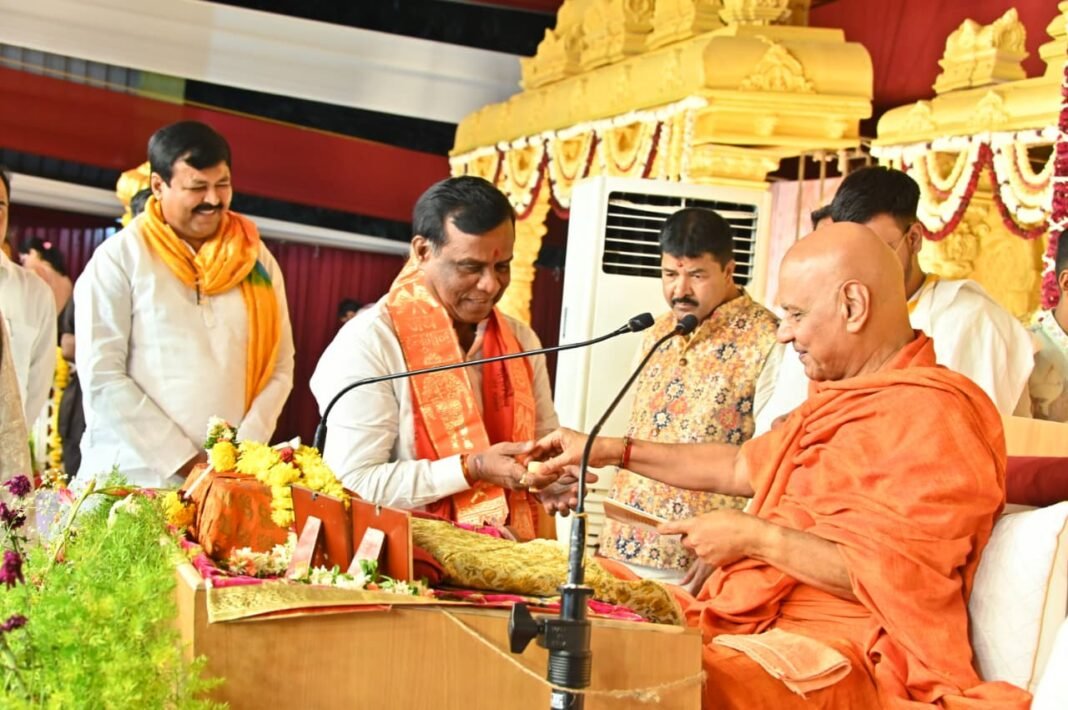 The grandeur of the 'Hanuman Katha' in Induru is truly remarkable.