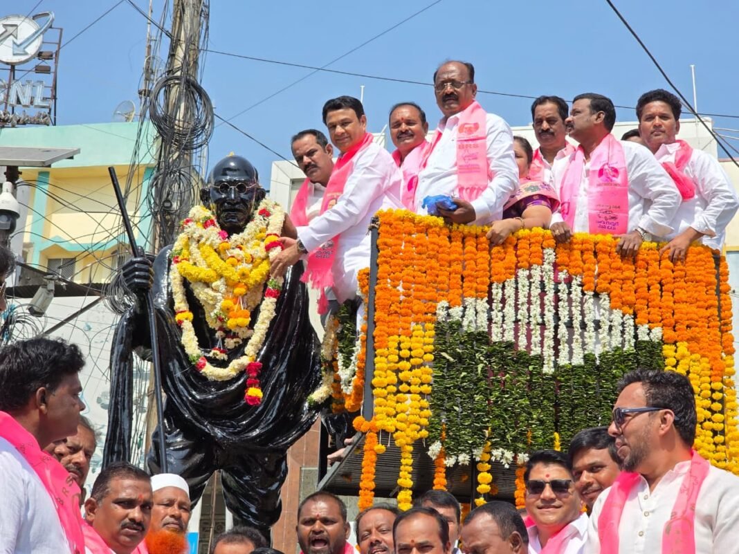 Former MLA Ganesh Bigala pays tribute to Mahatma Gandhi.