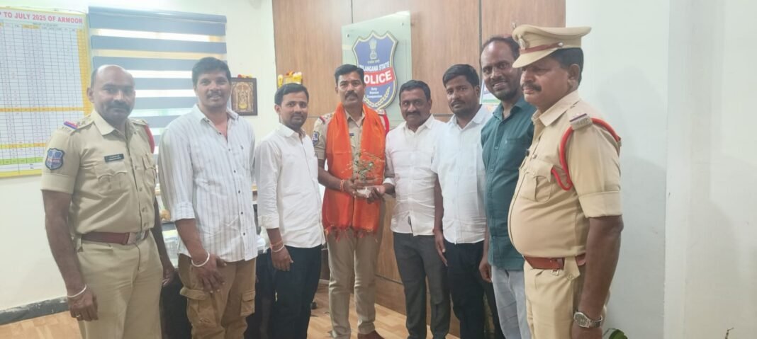 Alur governing body meets new CI Chandrashekhar Reddy.