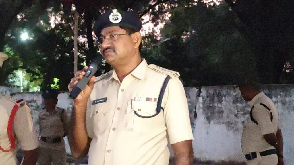 Information about strangers should be provided to the police