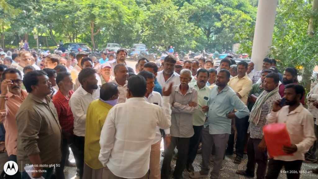 MPDO office besieged, demanding justice