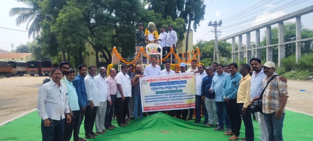 జర్నలిస్టుల సంక్షేమానికి కేంద్ర రాష్ట్ర ప్రభుత్వాలు కృషి చేయాలి