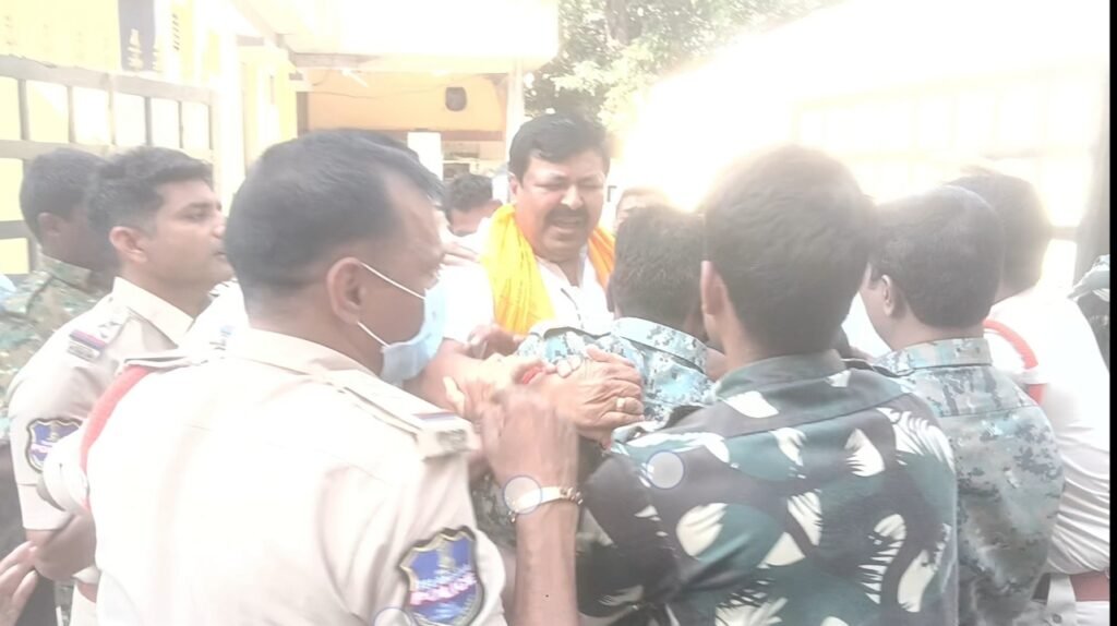  జీజీహెచ్ మార్చురీ వద్ద తీవ్ర ఉద్రిక్తత
