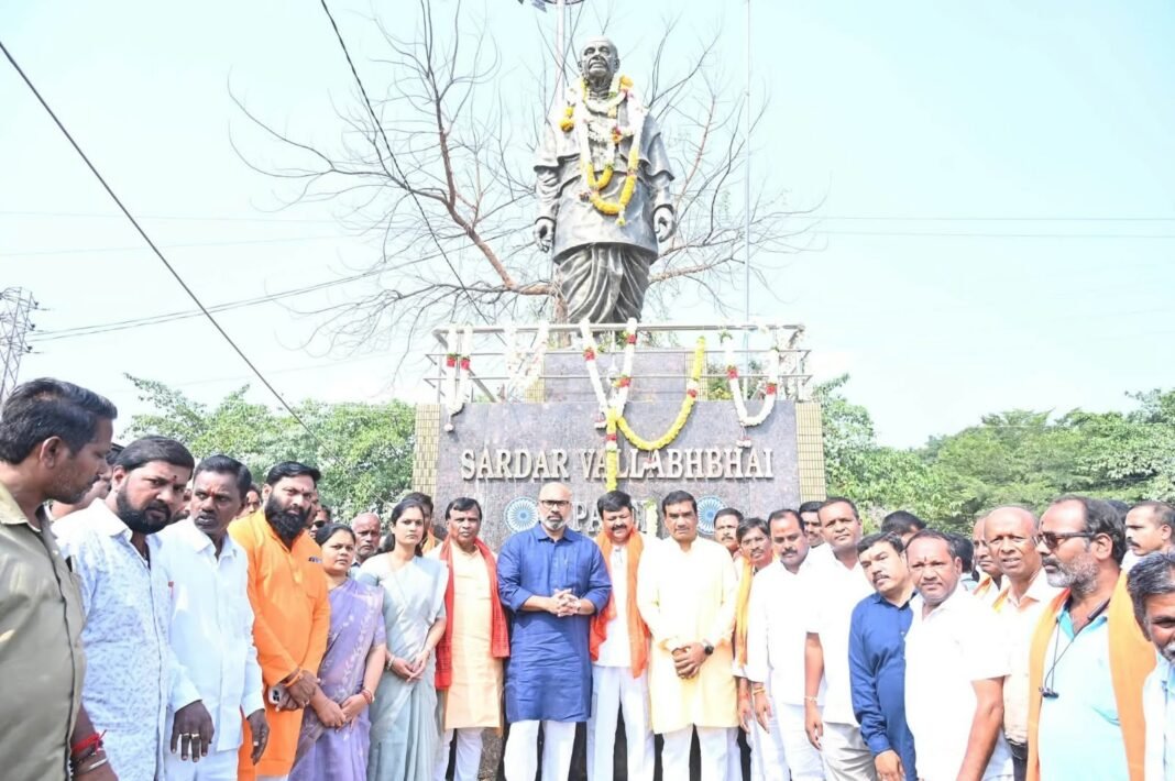 MP Arvind pays tribute to Patel's statue